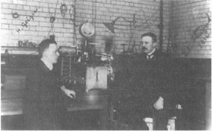 Иллюстрация к книге — Мария Кюри. Радиоактивность и элементы [i_027.jpg]