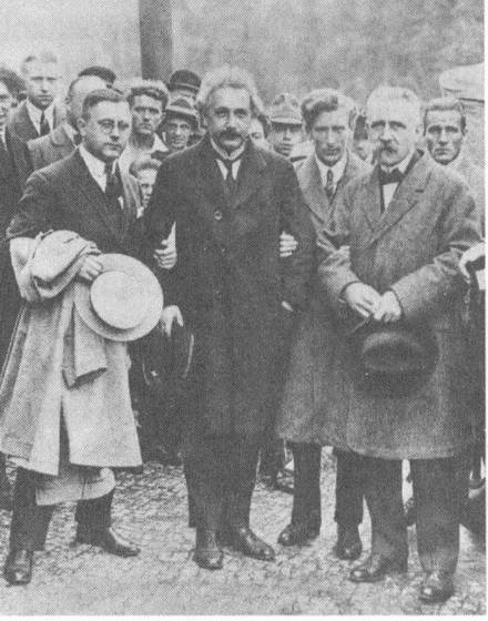 Иллюстрация к книге — Мария Кюри. Радиоактивность и элементы [i_041.jpg]