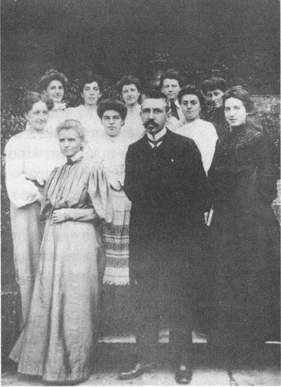 Иллюстрация к книге — Мария Кюри. Радиоактивность и элементы [i_043.jpg]