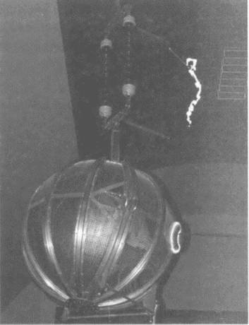 Иллюстрация к книге — Фарадей. Электромагнитная индукция [i_045.jpg]