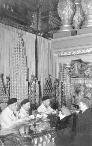 Иллюстрация к книге — Повседневная жизнь Москвы в Сталинскую эпоху. 1930-1940 года [i_008.jpg]