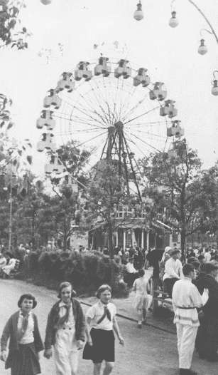 Иллюстрация к книге — Повседневная жизнь Москвы в Сталинскую эпоху. 1930-1940 года [i_019.jpg]