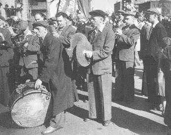 Иллюстрация к книге — Повседневная жизнь Москвы в Сталинскую эпоху. 1930-1940 года [i_043.jpg]