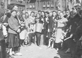 Иллюстрация к книге — Повседневная жизнь Москвы в Сталинскую эпоху. 1930-1940 года [i_044.jpg]