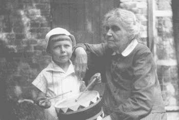 Иллюстрация к книге — Повседневная жизнь Москвы в Сталинскую эпоху. 1930-1940 года [i_047.jpg]