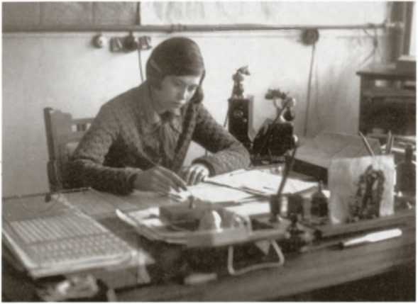 Иллюстрация к книге — Повседневная жизнь Москвы в Сталинскую эпоху 1920-1930-е годы [i_020.jpg]