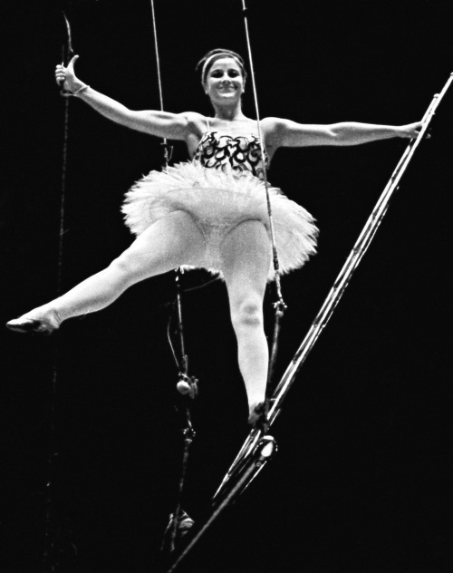 Иллюстрация к книге — Канатоходка. Автобиография [i_015.jpg]