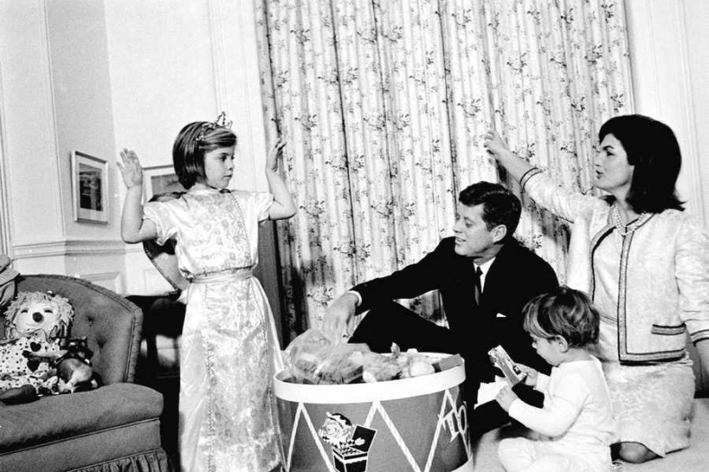 Иллюстрация к книге — Первая леди. Тайная жизнь жен президентов [i_006.jpg]