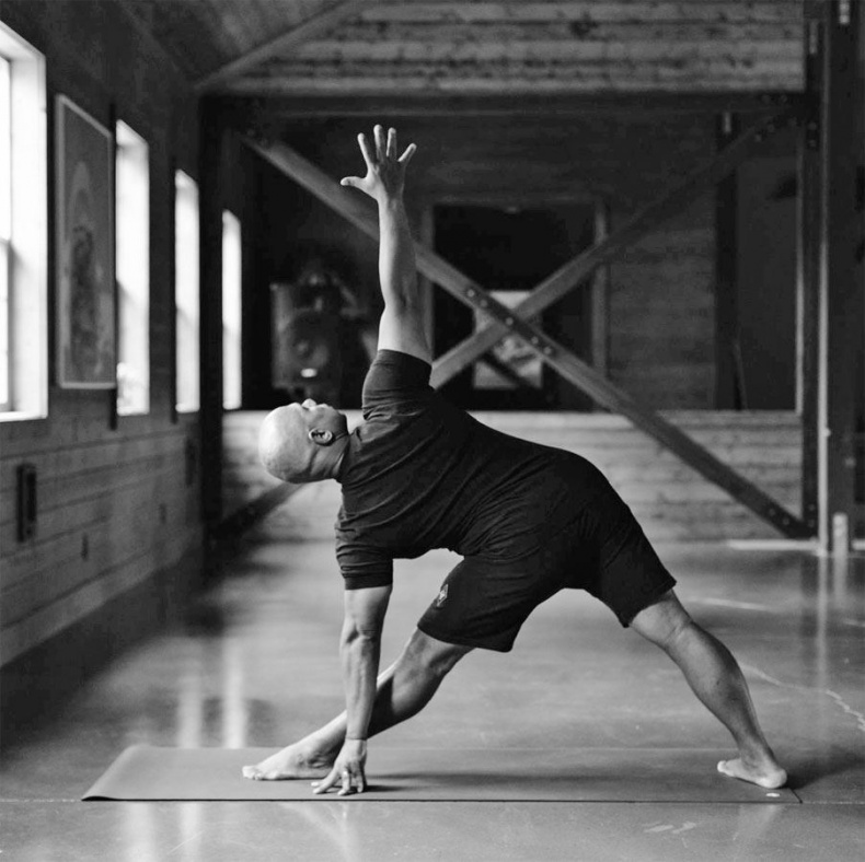 Иллюстрация к книге — Путь йога. 365 советов по развитию осознанности и сострадания в повседневной жизни [i_003.jpg]