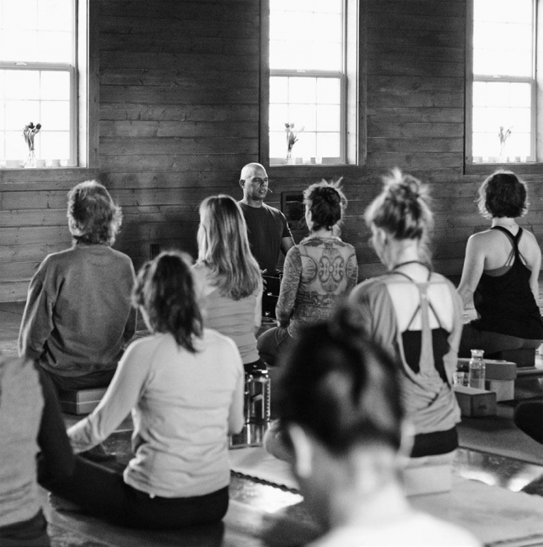 Иллюстрация к книге — Путь йога. 365 советов по развитию осознанности и сострадания в повседневной жизни [i_008.jpg]