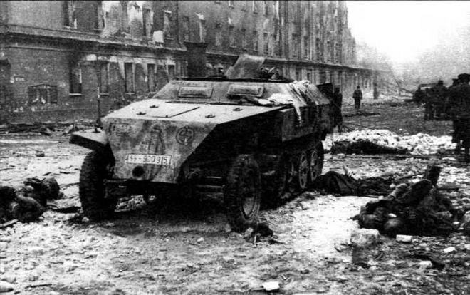 Иллюстрация к книге — Бронетранспортеры Вермахта [img_36.jpg]