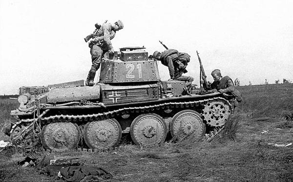 Иллюстрация к книге — Лёгкий танк Pz.38(t) [i_043.jpg]