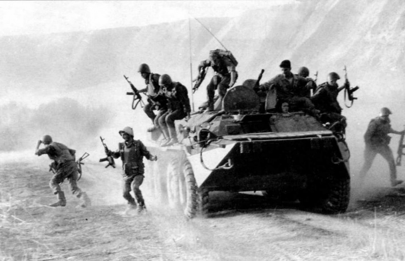 Иллюстрация к книге — Отечественные колесные бронетранспортеры БТР-60, БТР-70, БТР-80 [img_117.jpg]