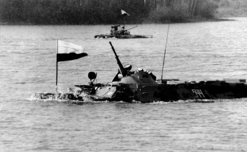 Иллюстрация к книге — Отечественные колесные бронетранспортеры БТР-60, БТР-70, БТР-80 [img_118.jpg]