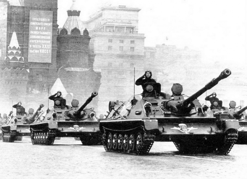 Иллюстрация к книге — Боевые машины десанта [i_036.jpg]