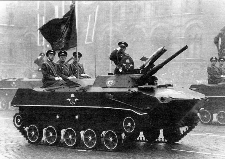 Иллюстрация к книге — Боевые машины десанта [i_042.jpg]