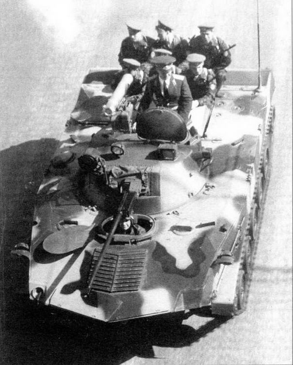 Иллюстрация к книге — Боевые машины десанта [i_098.jpg]