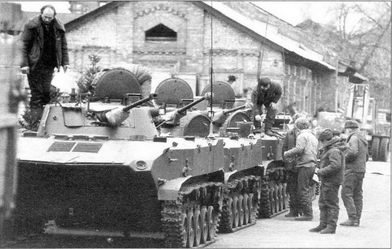 Иллюстрация к книге — Боевые машины десанта [i_101.jpg]