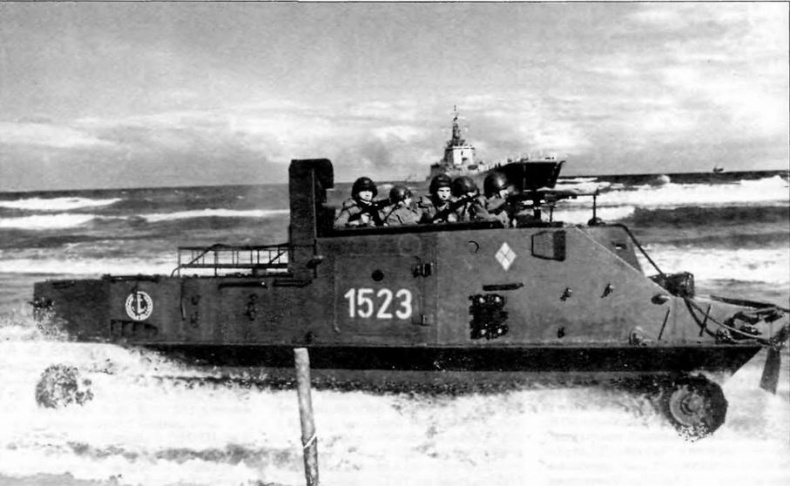 Иллюстрация к книге — Плавающий танк ПТ-76 [img_125.jpg]