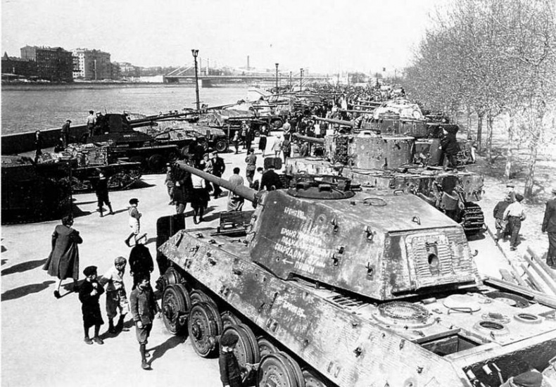 Иллюстрация к книге — Тяжелый танк «Королевский тигр» [img_47.jpg]