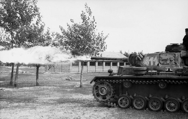 Иллюстрация к книге — Средний танк Panzer III [i_059.jpg]