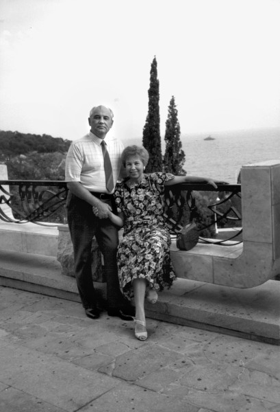 Иллюстрация к книге — Горбачев. Его жизнь и время [i_001.jpg]