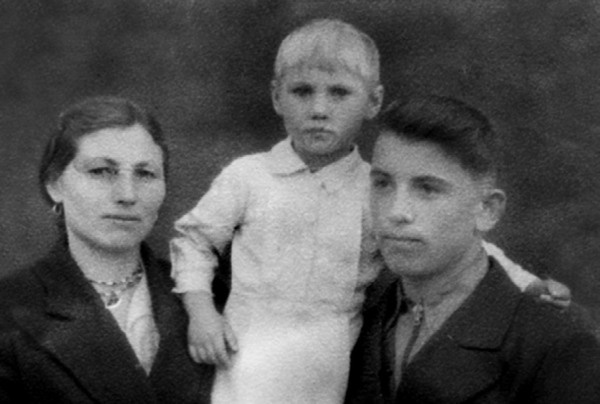 Иллюстрация к книге — Горбачев. Его жизнь и время [i_007.jpg]