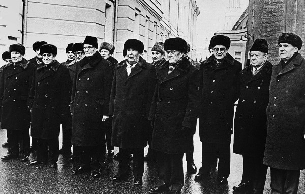 Иллюстрация к книге — Горбачев. Его жизнь и время [i_025.jpg]