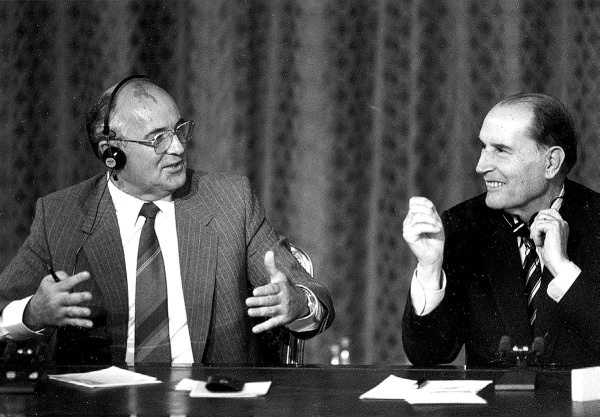 Иллюстрация к книге — Горбачев. Его жизнь и время [i_032.jpg]