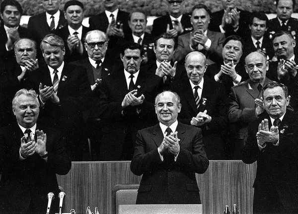 Иллюстрация к книге — Горбачев. Его жизнь и время [i_036.jpg]