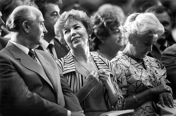 Иллюстрация к книге — Горбачев. Его жизнь и время [i_039.jpg]