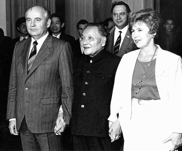 Иллюстрация к книге — Горбачев. Его жизнь и время [i_045.jpg]