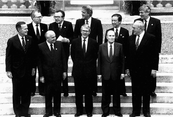 Иллюстрация к книге — Горбачев. Его жизнь и время [i_051.jpg]