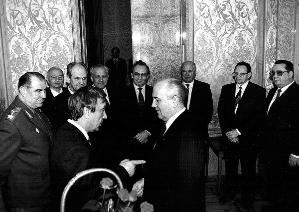 Иллюстрация к книге — Горбачев. Его жизнь и время [i_053.jpg]