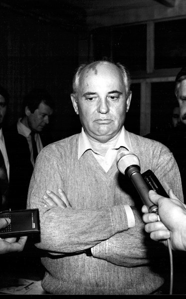 Иллюстрация к книге — Горбачев. Его жизнь и время [i_056.jpg]