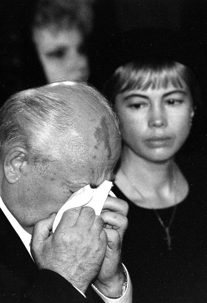 Иллюстрация к книге — Горбачев. Его жизнь и время [i_065.jpg]