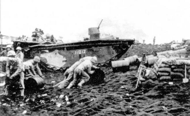 Иллюстрация к книге — Американские «аллигаторы». Гусеничные десантные машины LVT [img_56.jpg]