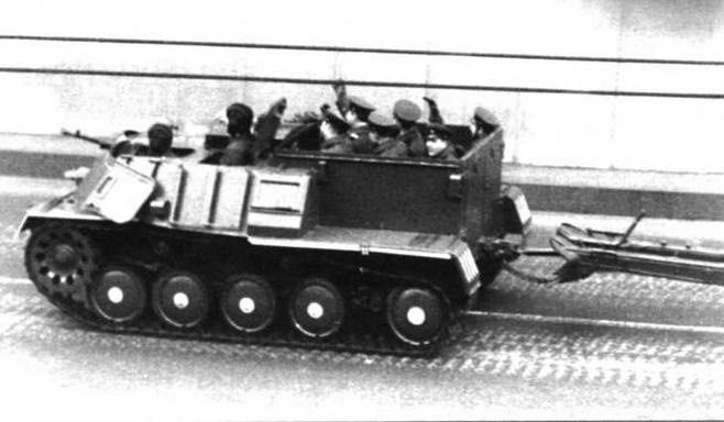 Иллюстрация к книге — Артиллерийские тягачи Советской Армии [img_17.jpg]