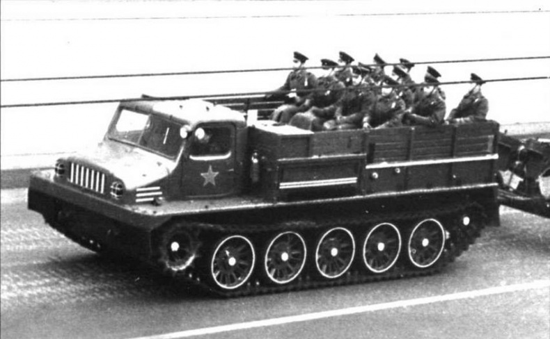 Иллюстрация к книге — Артиллерийские тягачи Советской Армии [img_33.jpg]