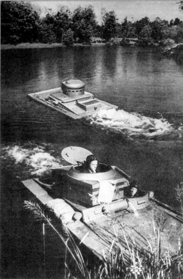 Иллюстрация к книге — Гусеничный плавающий транспортер К-61 [img_13.jpg]