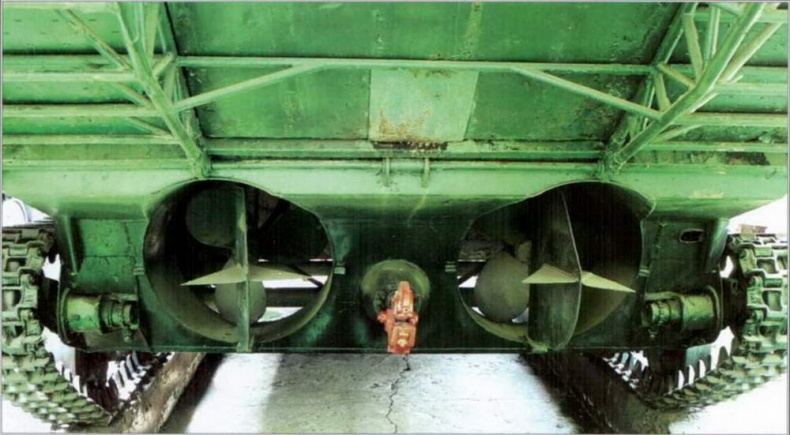 Иллюстрация к книге — Гусеничный плавающий транспортер К-61 [img_51.jpg]