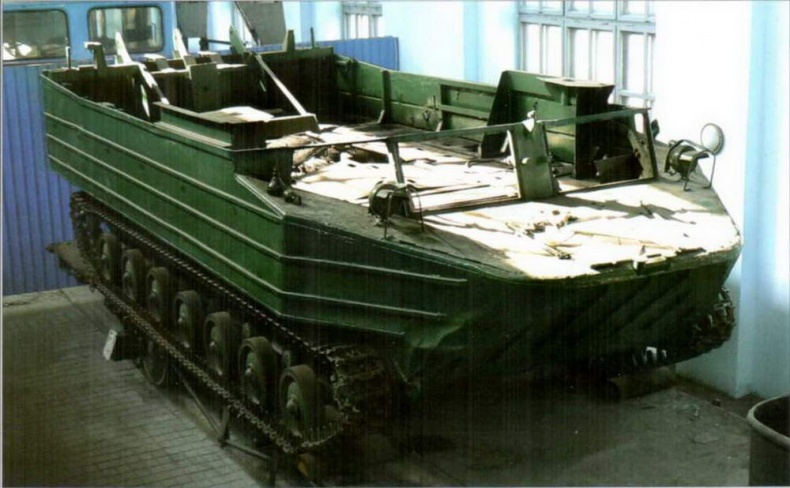 Иллюстрация к книге — Гусеничный плавающий транспортер К-61 [img_56.jpg]