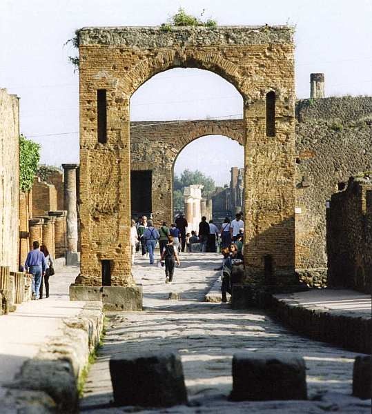 Иллюстрация к книге — Город-музей Помпеи [i_002.jpg]