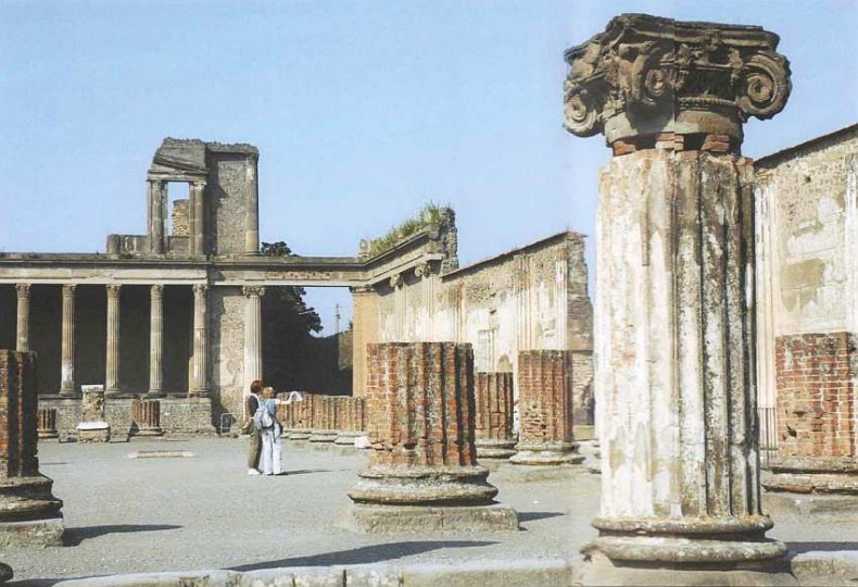 Иллюстрация к книге — Город-музей Помпеи [i_013.jpg]