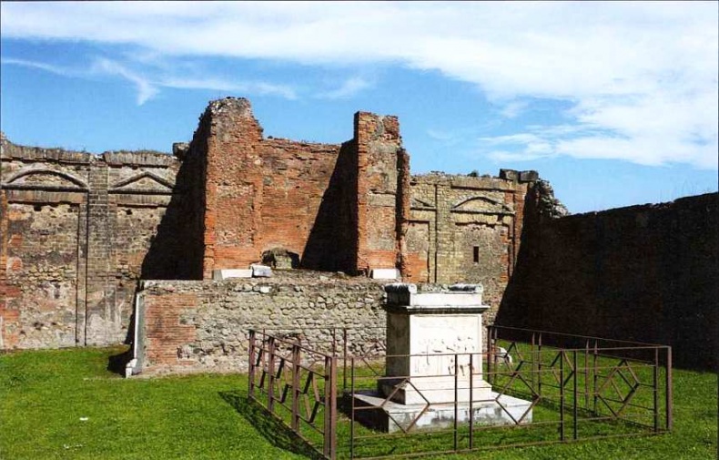 Иллюстрация к книге — Город-музей Помпеи [i_017.jpg]