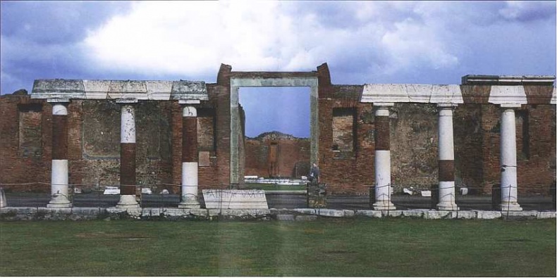 Иллюстрация к книге — Город-музей Помпеи [i_019.jpg]