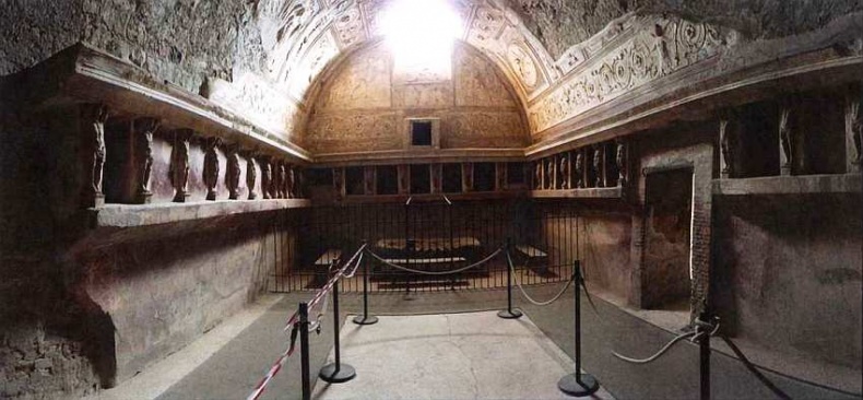 Иллюстрация к книге — Город-музей Помпеи [i_022.jpg]