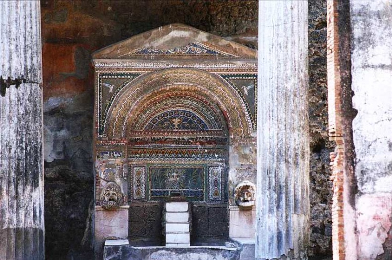 Иллюстрация к книге — Город-музей Помпеи [i_030.jpg]