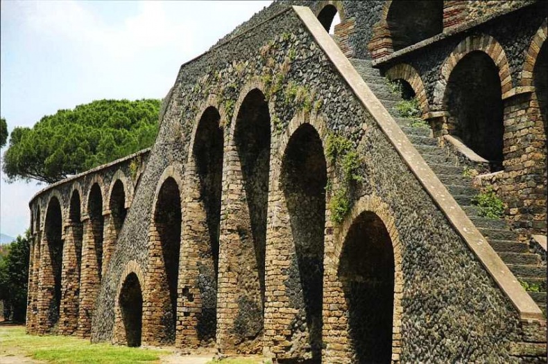 Иллюстрация к книге — Город-музей Помпеи [i_067.jpg]