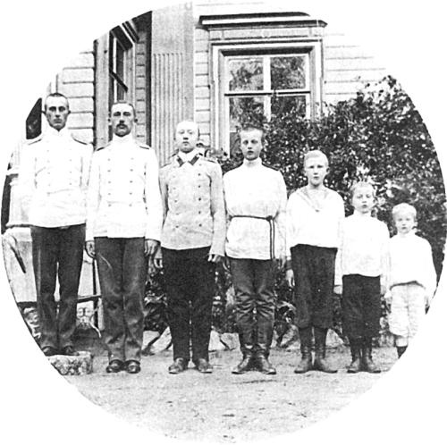 Иллюстрация к книге — Петербургские окрестности. Быт и нравы начала ХХ века [_101.jpg]